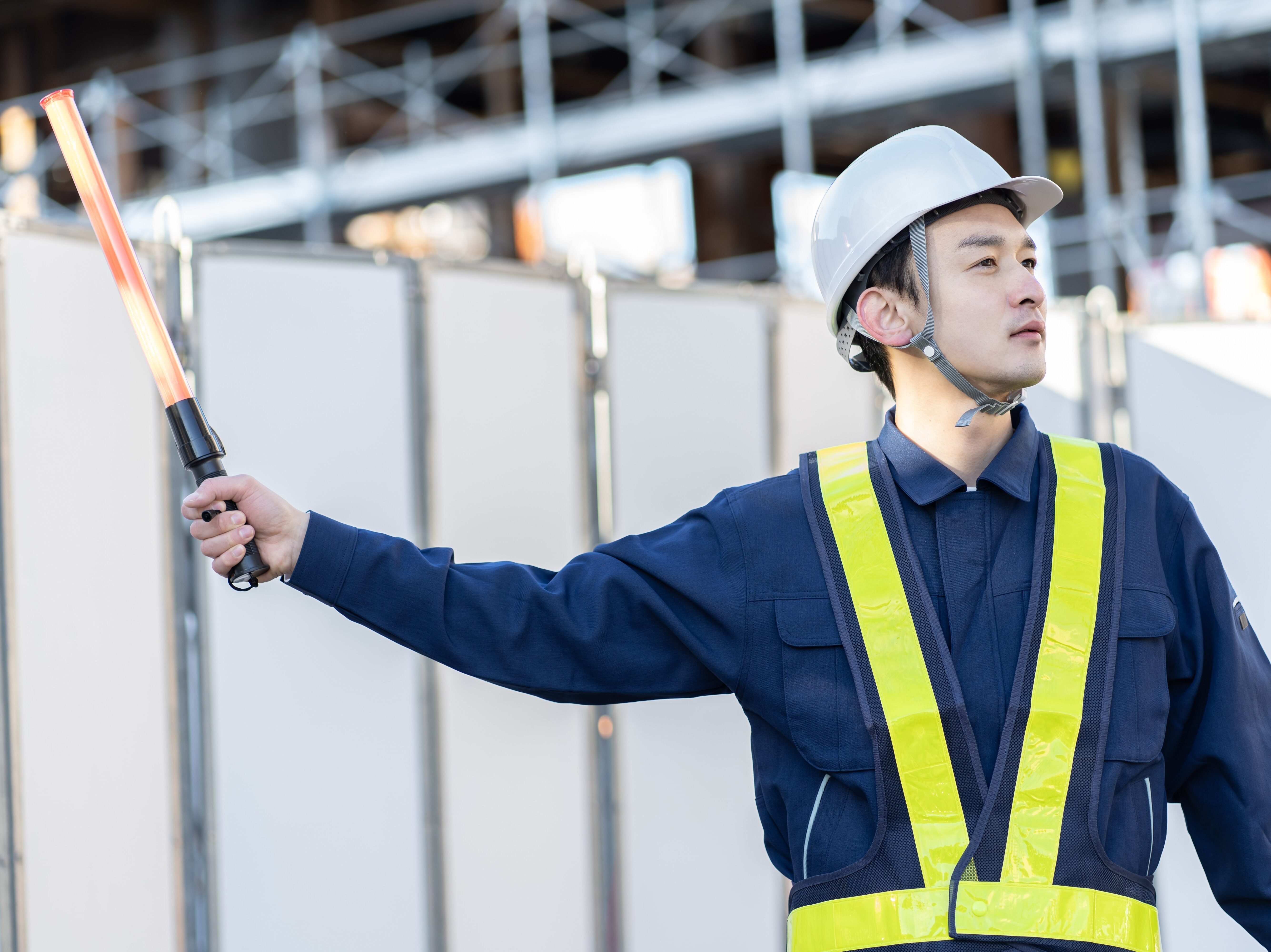 警備員　ガードマン　アジア人男性