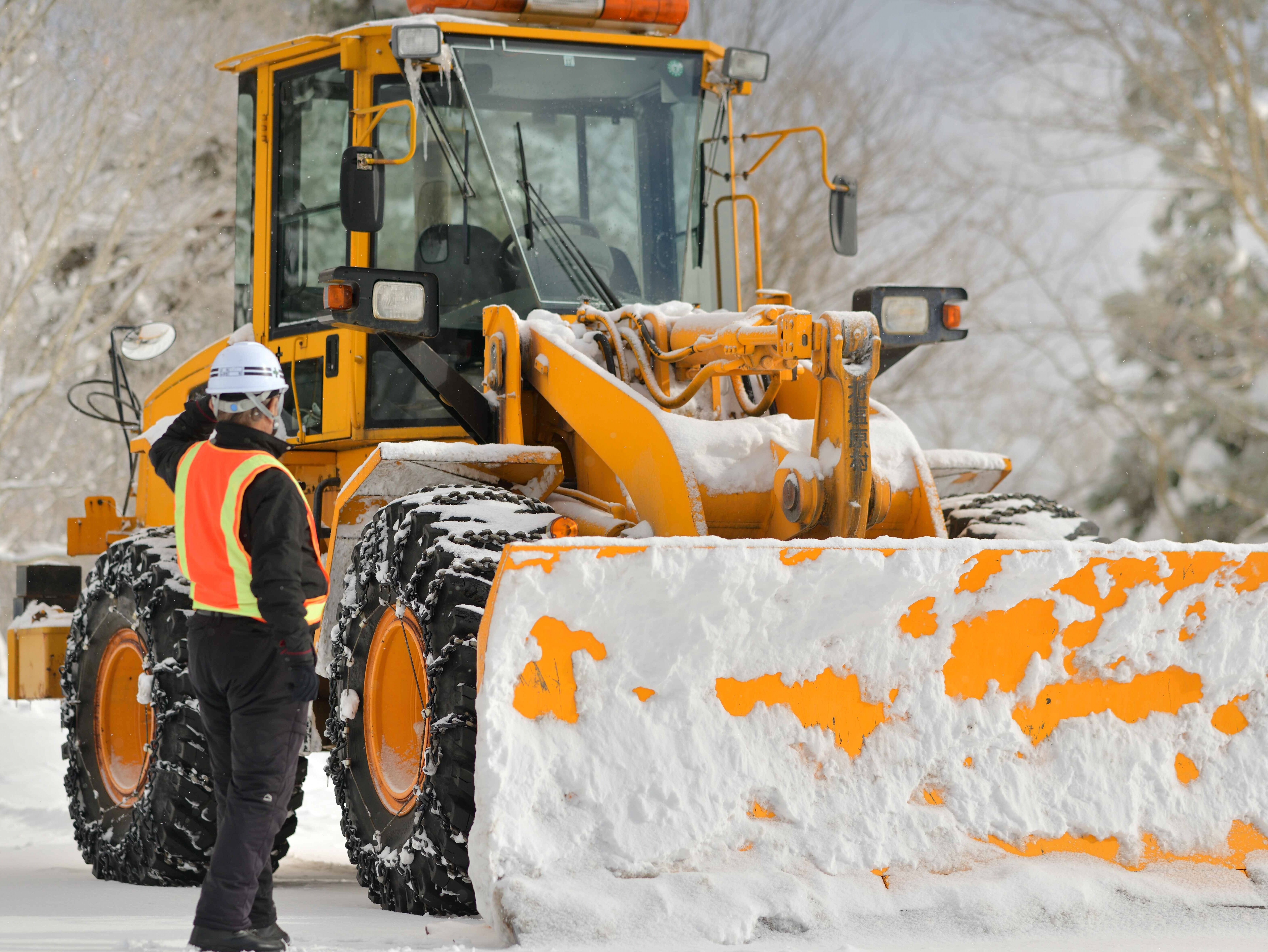 冬の道路を守る・除雪オペレーター